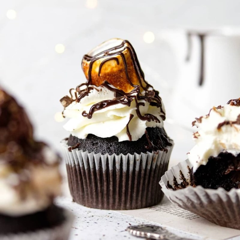 Hot chocolate cupcakes with marshmallow
