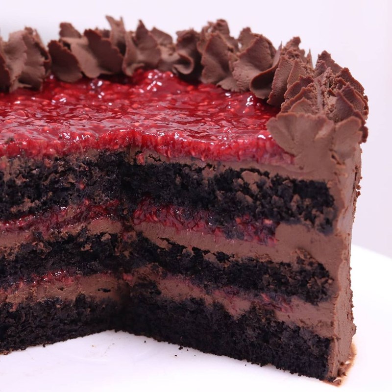 Lenten chocolate cake with raspberry confit