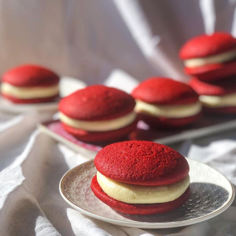 Red Velvet whoopie pies with cream cheese filling-2