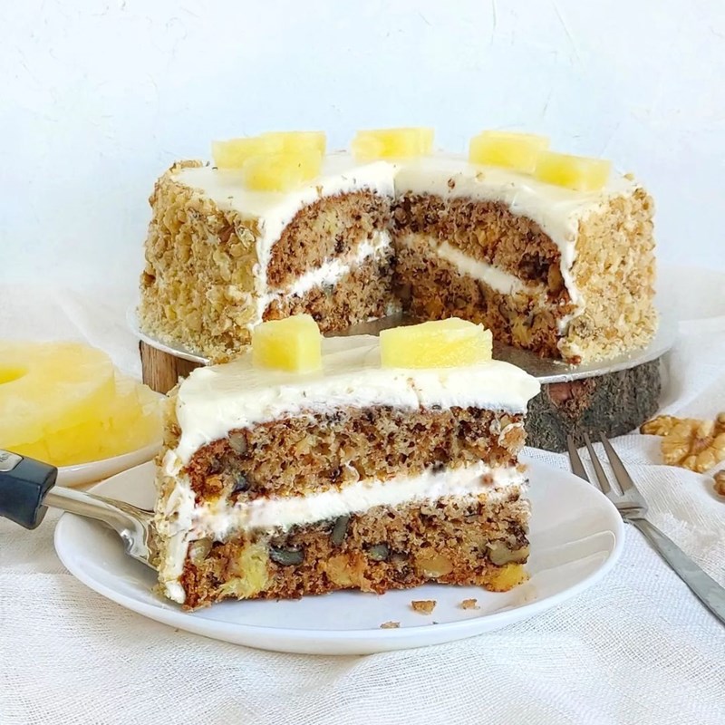 Pineapple & walnut cake