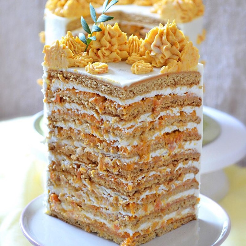 Honey cake with brandy, creamy dried apricots puree, roasted candied almonds & cream cheese