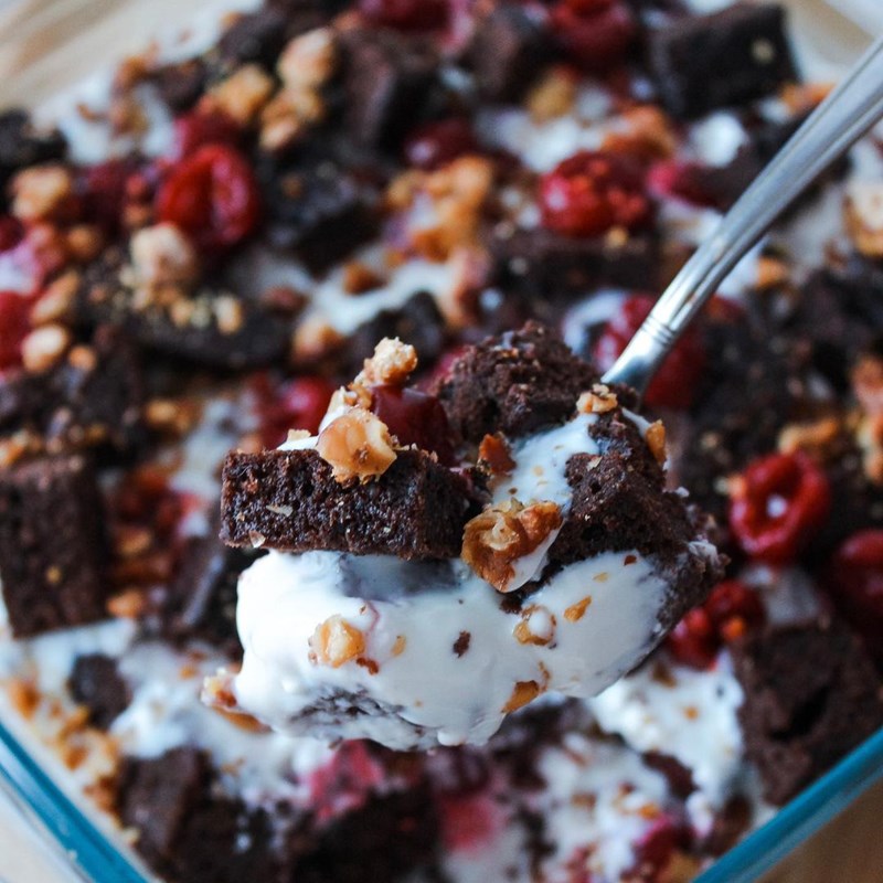 Mega trifle with cherry and walnuts-3