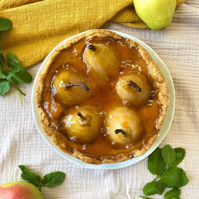 Pear tart with apricot jam-2