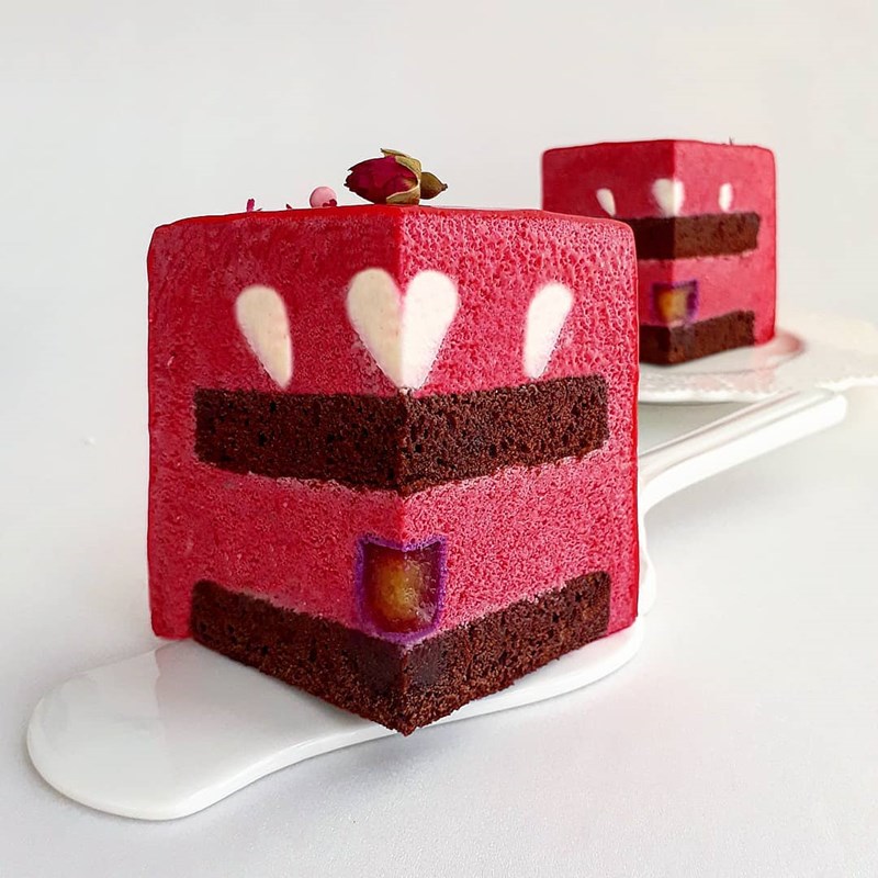 BERRY MOUSSE CAKE