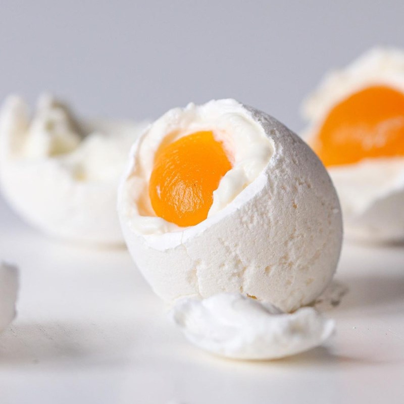Meringue Easter eggs with passion fruit & mango