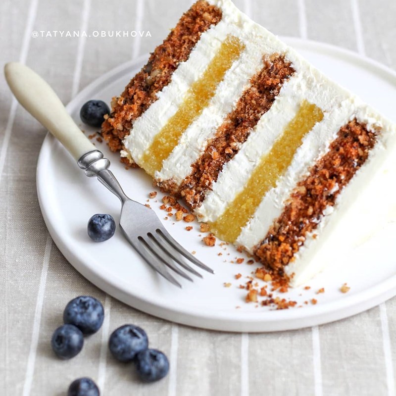 Carrot cake with apricots