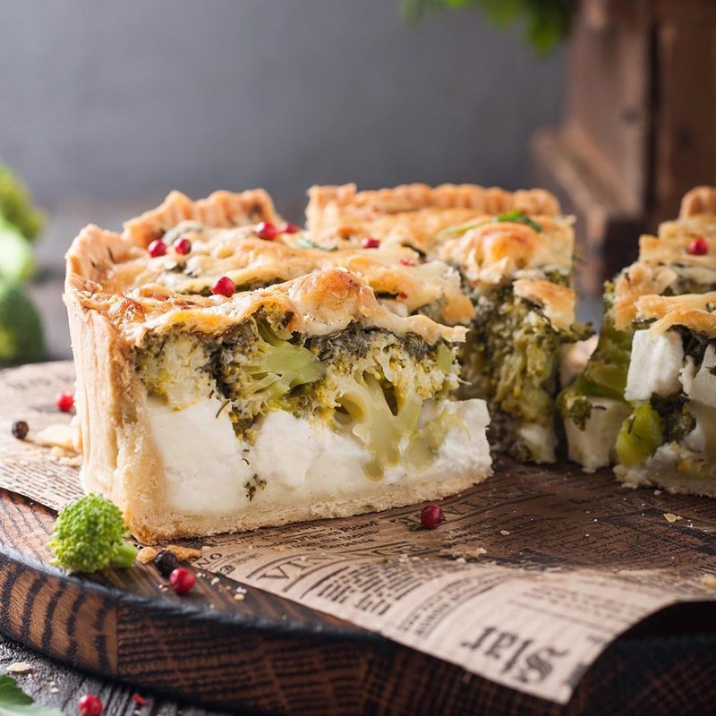 BROCCOLI PIE WITH COTTAGE CHEESE