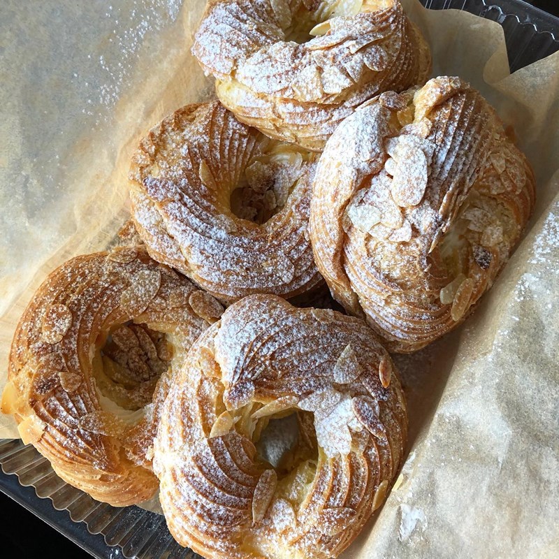 Choux rings with fantastic vanilla cream cheese