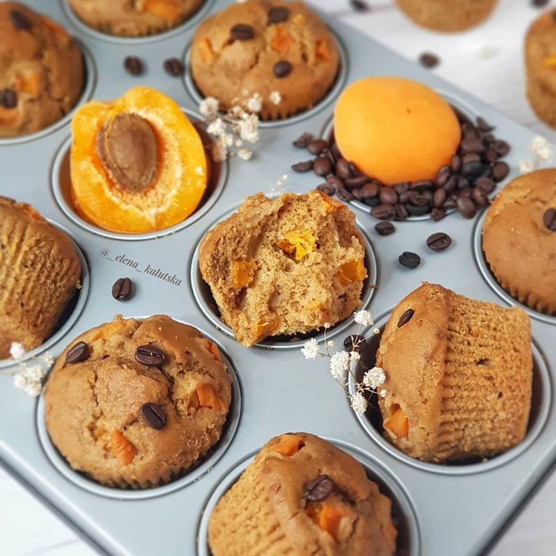 Coffee muffins with apricots-3
