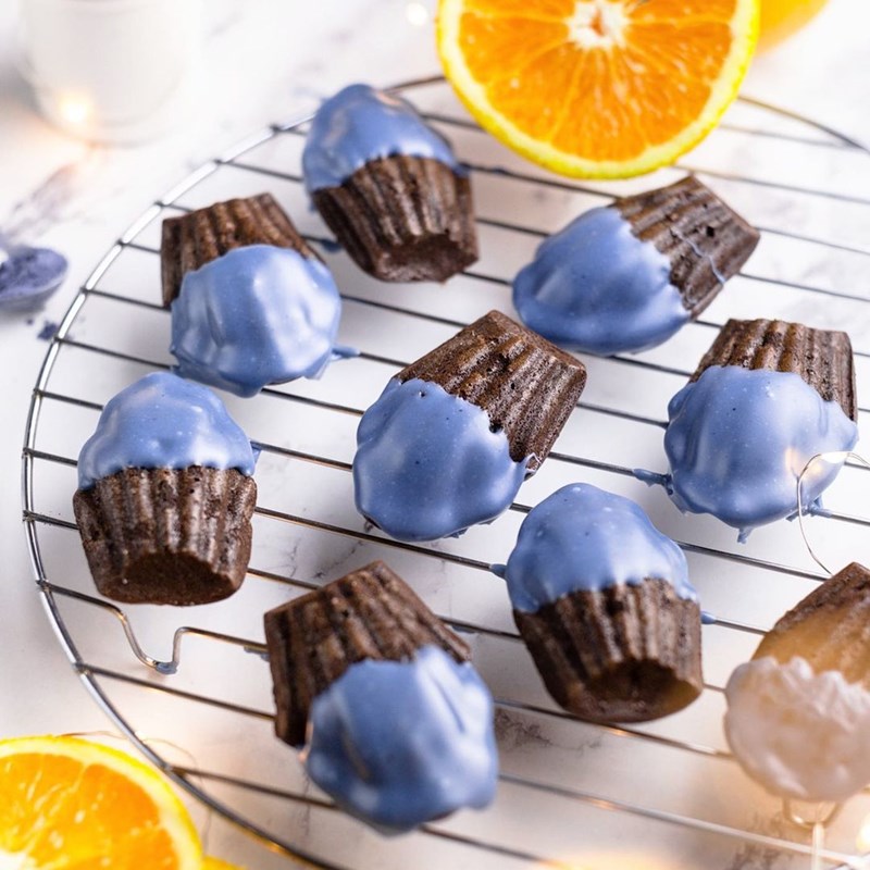 Chocolate madeleines with blue matcha