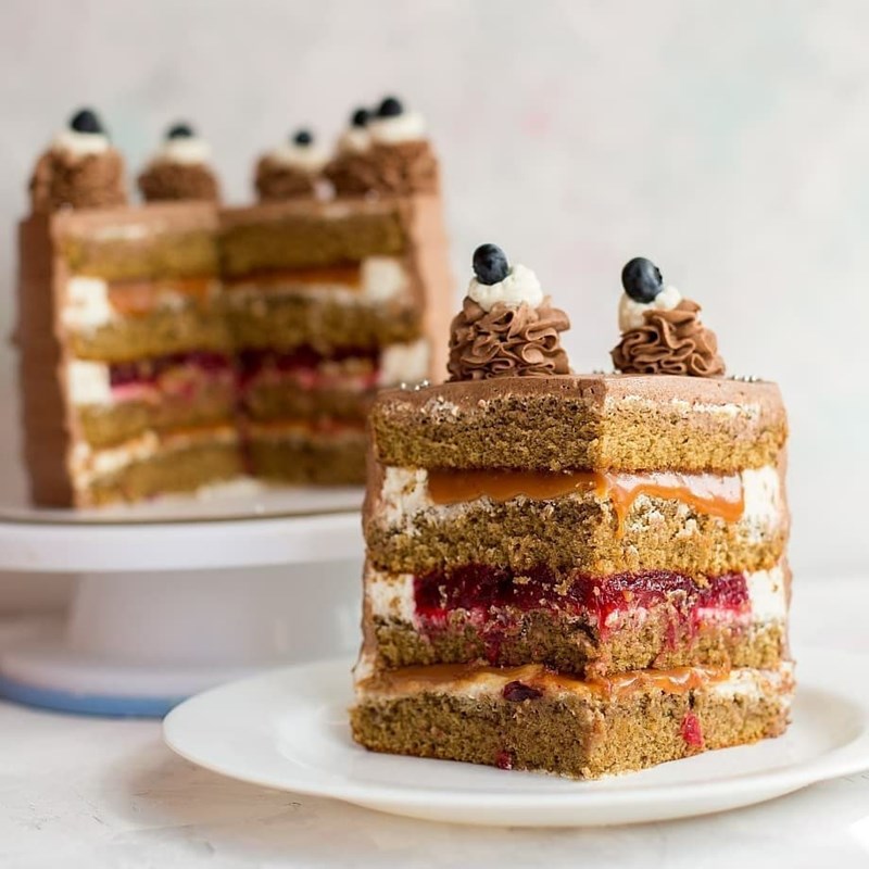 Coffee cake with cranberry & caramel