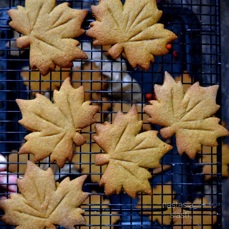 Maple leaf cookies-5