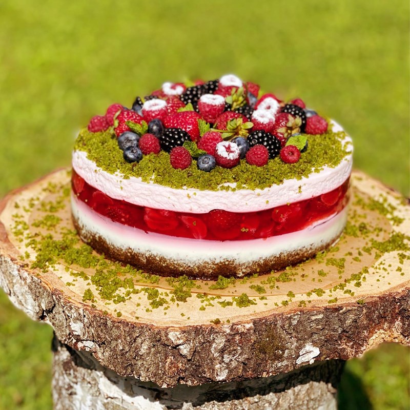 Yoghurt & spinach cake with berry filling
