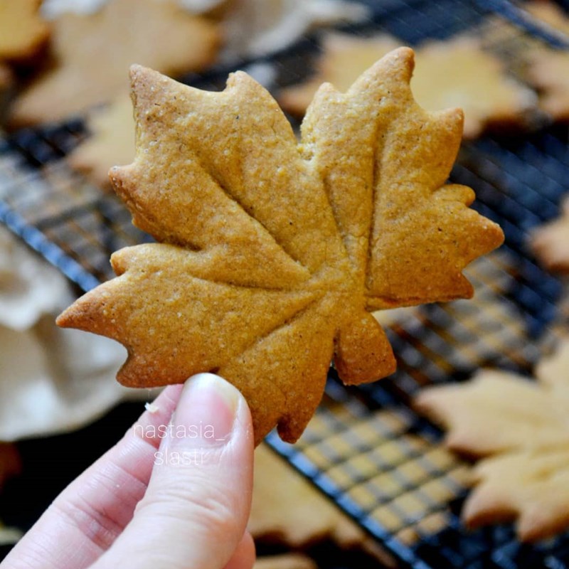 Maple leaf cookies-2
