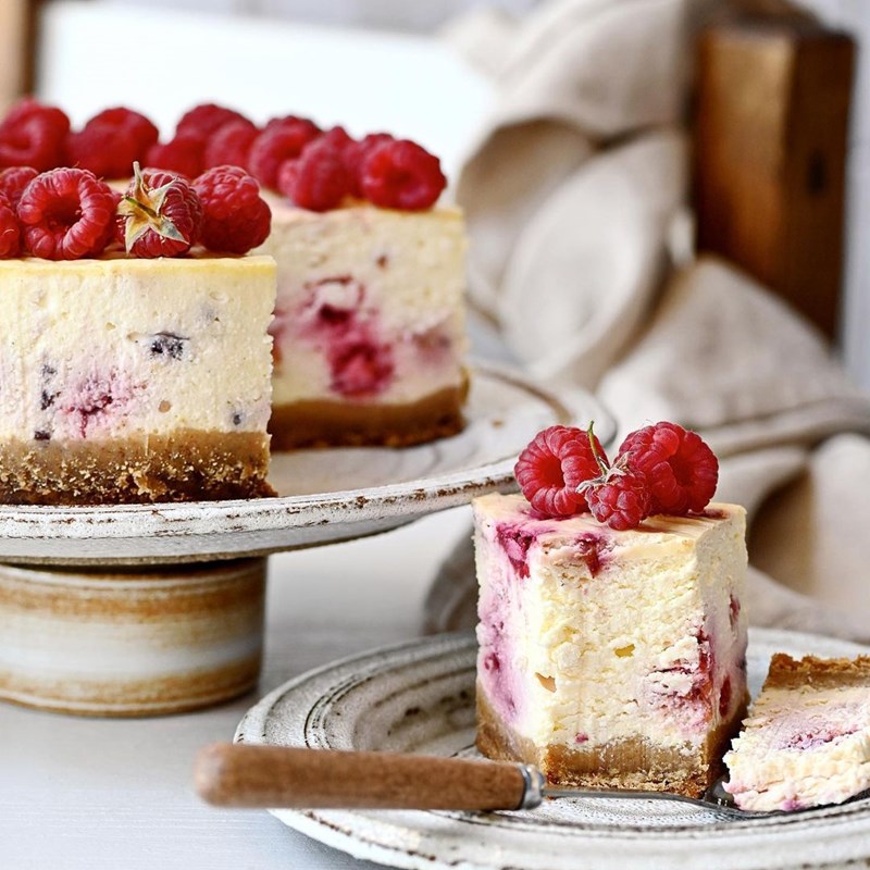 Healthy raspberry cheesecake