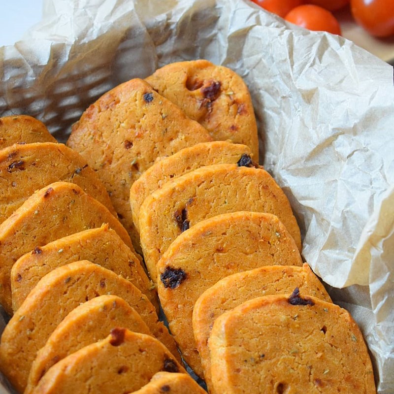 PARMESAN COOKIES WITH SUN-DRIED TOMATOES & ROSEMARY