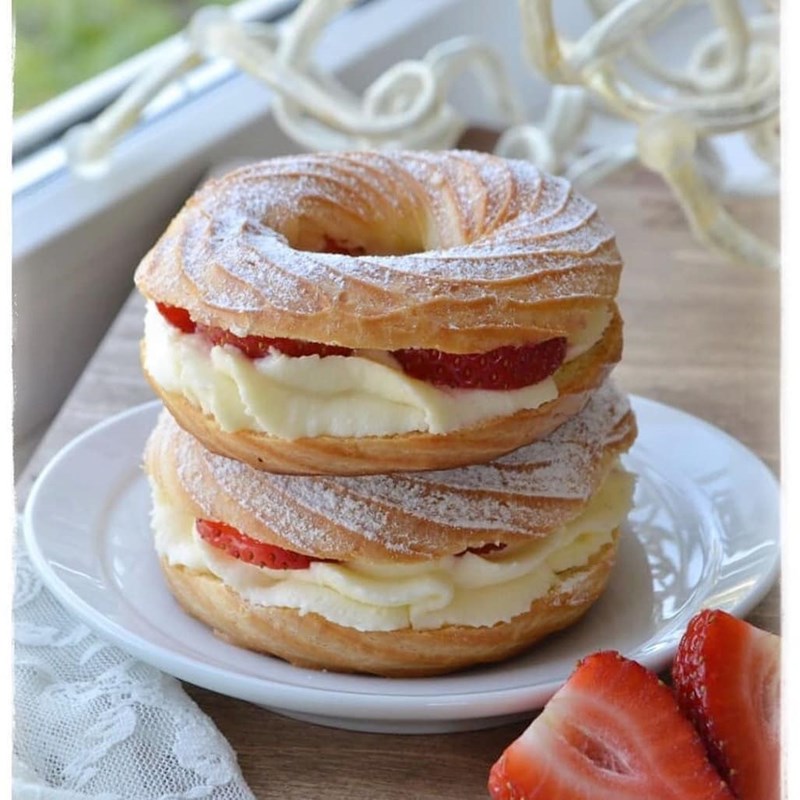 Choux rings with cottage cheese filling