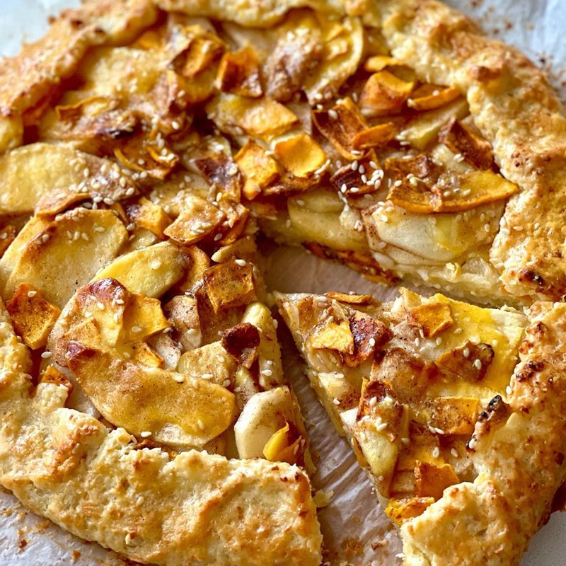 Cottage cheese galette with apples and pumpkin