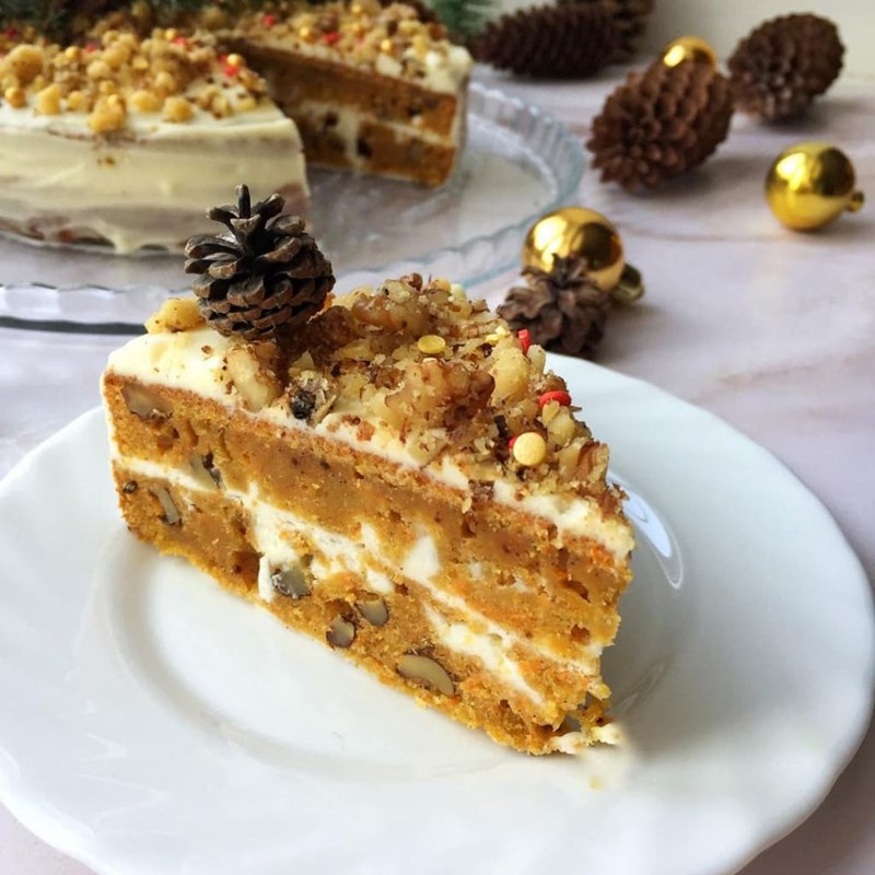 Spicy Christmas carrot cake with walnuts-2