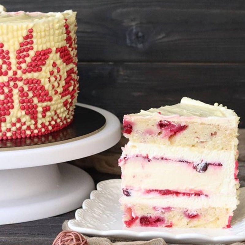 Cranberry cake with cheesecake