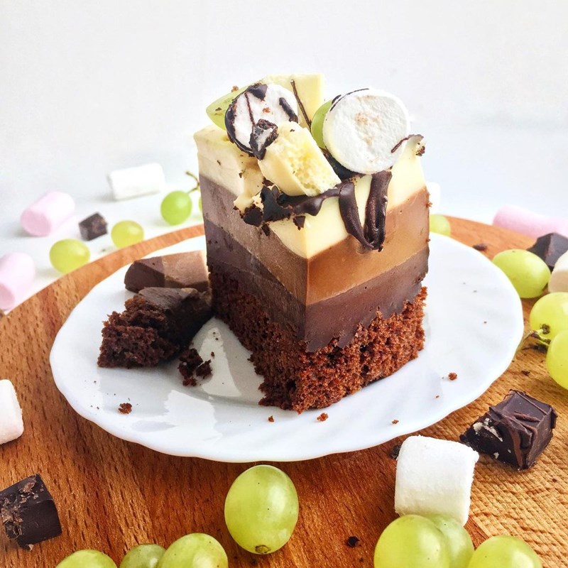 “THREE CHOCOLATES” MOUSSE CAKE