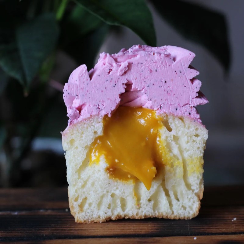 Mango & pitahaya cupcakes