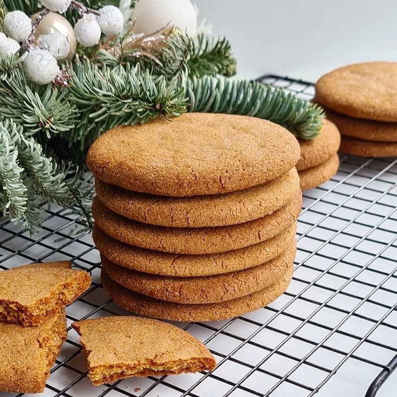 Honey cookies with ginger & cinnamon