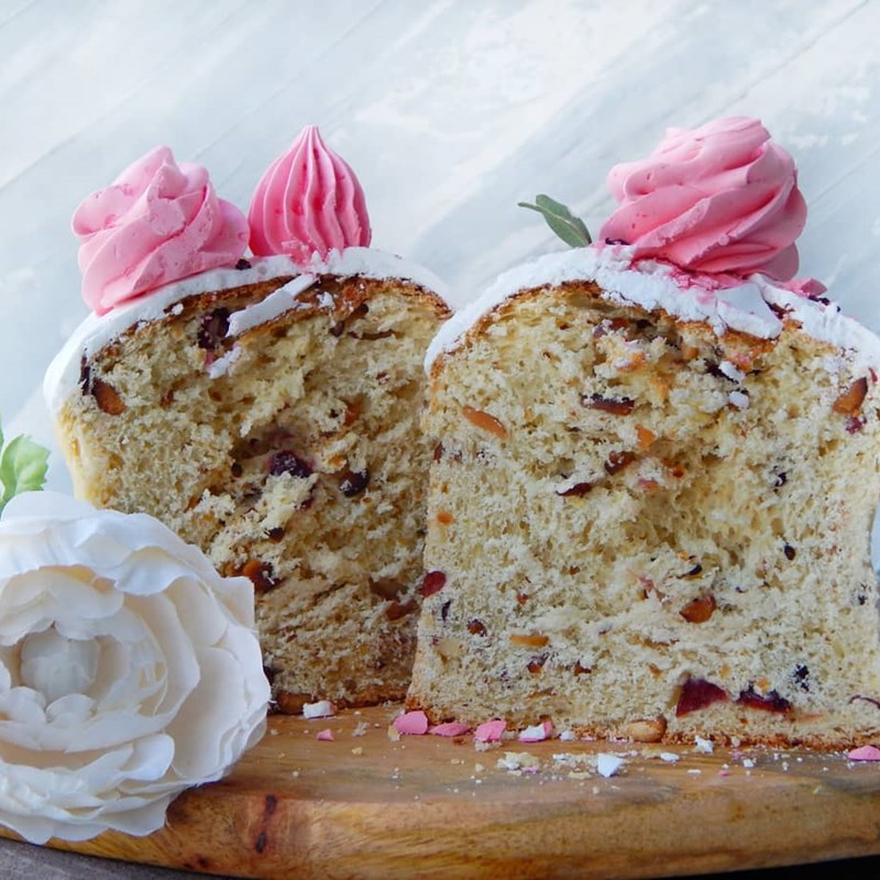 Almond Easter cake with sun-dried cherries