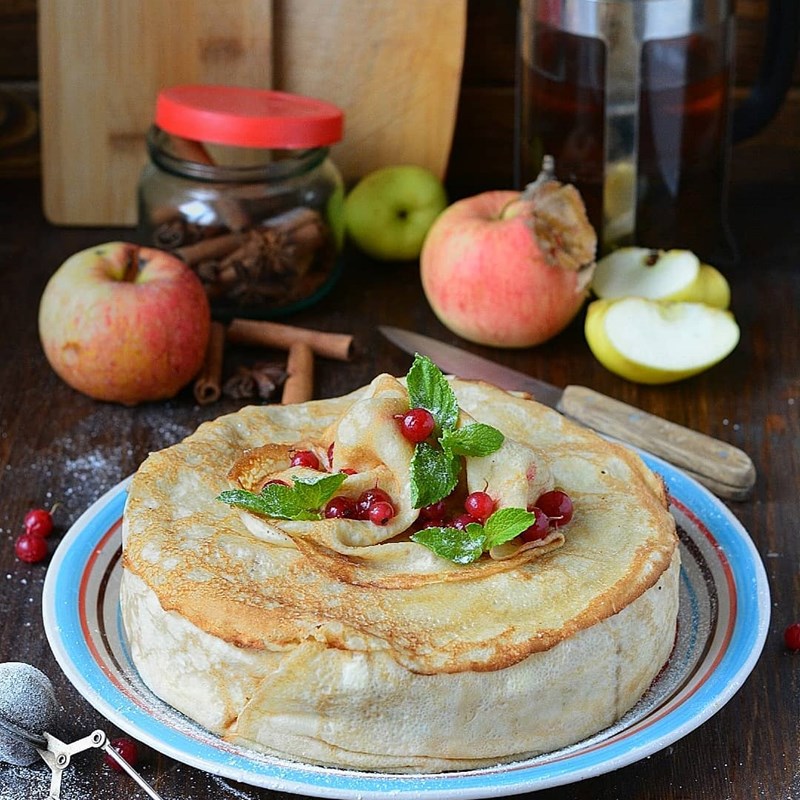 PANCAKE CAKE WITH COTTAGE CHEESE & APPLES