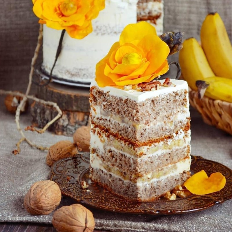 Pecan & banana cake