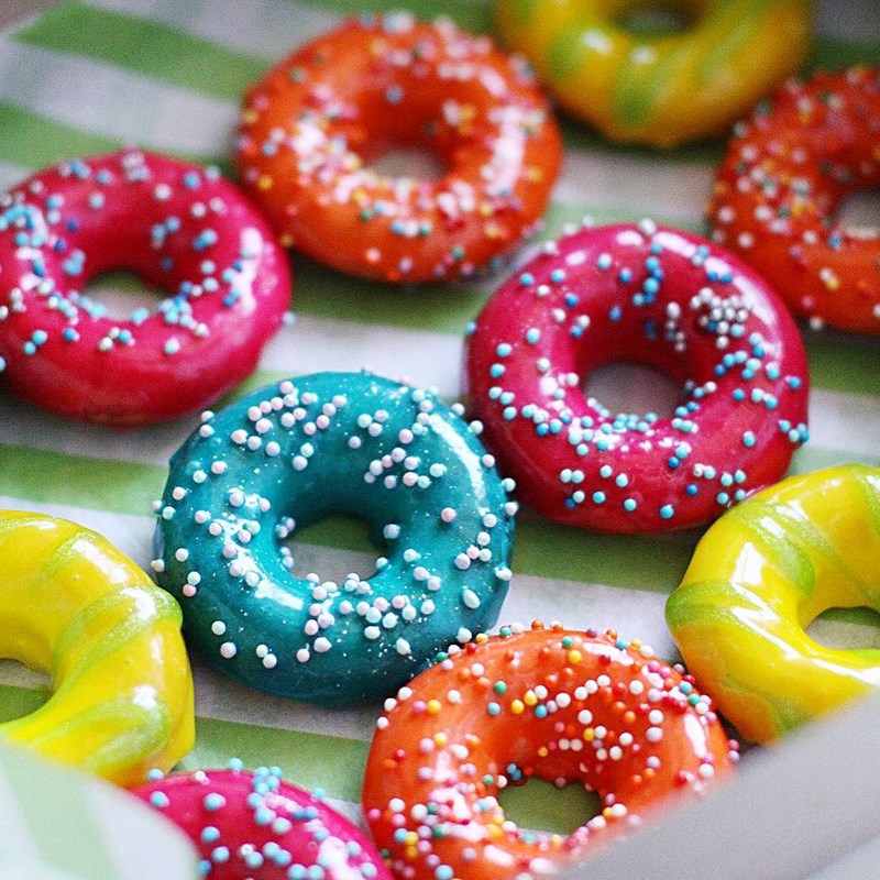 SMALL BAKED DONUTS FOR CAKE DECORATION