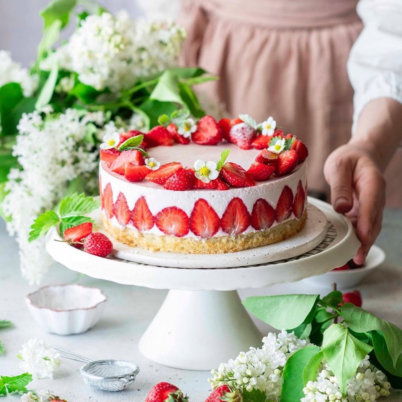 Strawberry cream cheese mousse cake